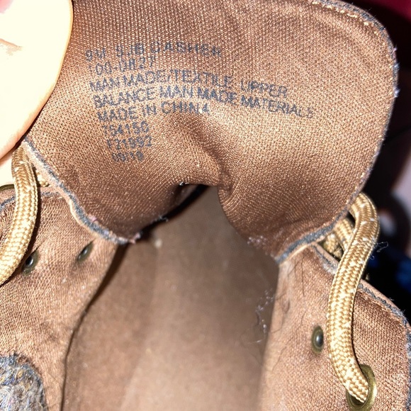 BROWN LEATHER LACE UP BOOTS W/ WOOL MATERIAL BARELY WORN IN GREAT CONDITION - Picture 6 of 6